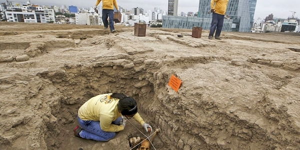 Descubren 4 tumbas de 600 años en Huaca Pucllana de Miraflores